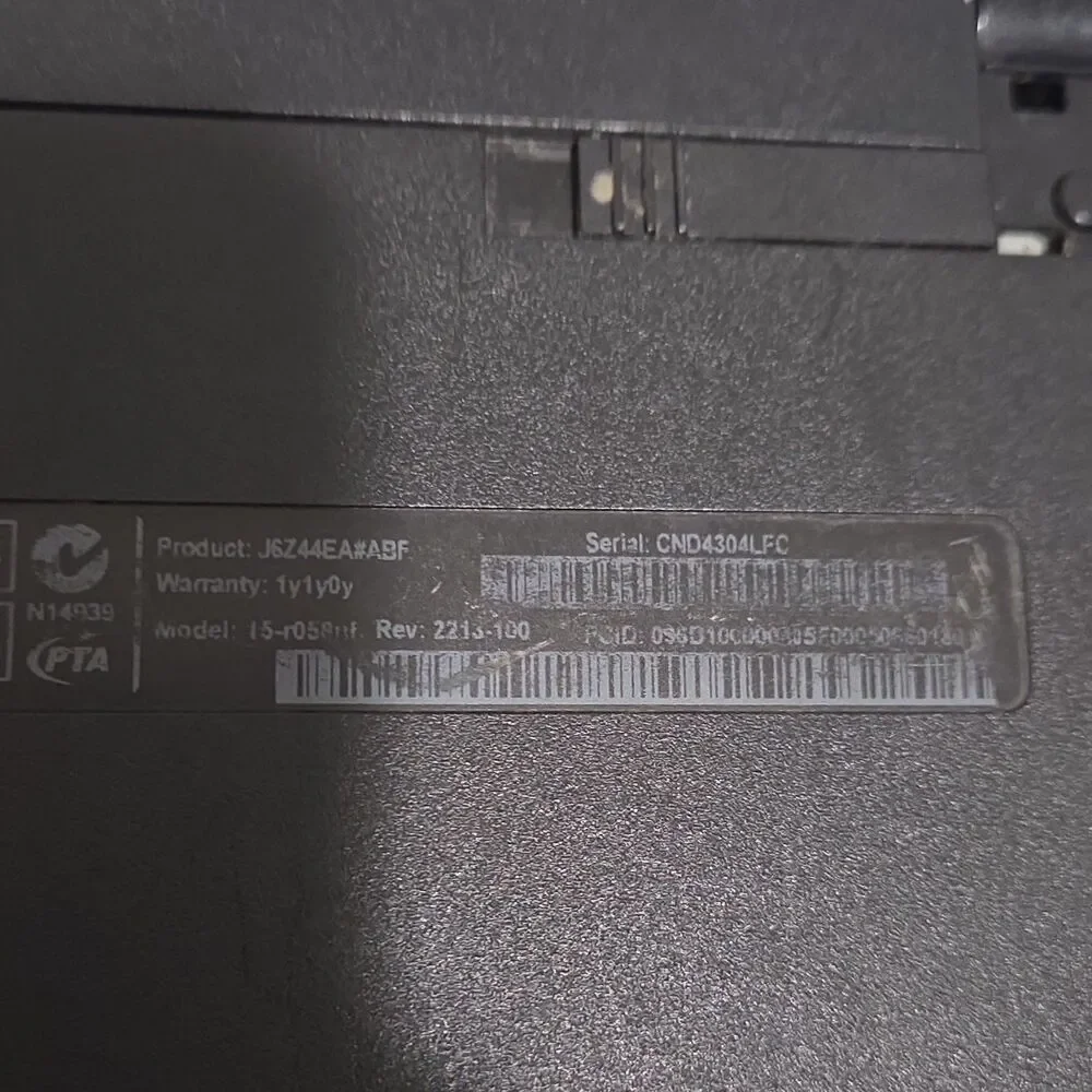 HP15-r058nf Laptop FOR PARTS ONLY AZERTY Keyboard White Trim W/ Charger No Power